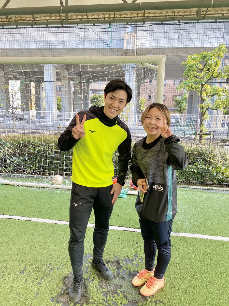 ssl_m17's tweet photo. 私が高校時代に、フットサルに出会う・好きになるきっかけとなった選手。
いつまでも、人としても選手としても、本当に大好きです。

今年は��でプレーを観れなかったけど、年末に一緒にボール蹴れて、写真撮れて、名前も覚えていてくれて、言うことありません、幸せです🥺🤍
@04151220mnm28 https://t.co/wpjJLwkMi1
