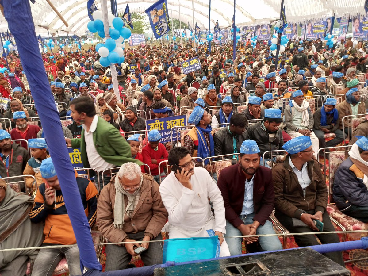 ShravanChauhanp's tweet photo. बसपा की मंडल स्तरीय जनसभा की तैयारी जोरों पर है , @satishmisrabsp कुछ ही समय मे पहुच रहे है सतीश चंद मिश्रा, ये तस्वीर बस्ती जनपद की , 

@ShravanChauhanp फॉलो करें https://t.co/xWMyBJL9Ps