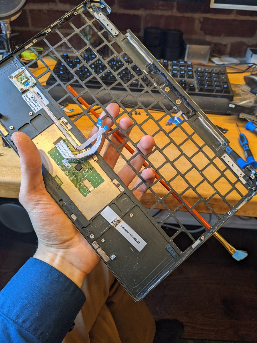 kermmartian's tweet photo. Some days you need to disassemble your entire laptop in order to replace the keyboard. #laptopsurgery #spectrex360 https://t.co/ADVAhQGmZO