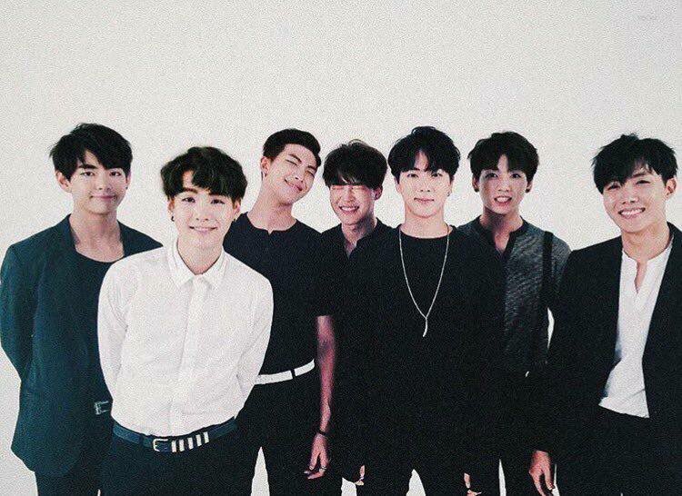 _btsrkives's tweet photo. black haired bangtan is the standard https://t.co/rqveuG7R5V