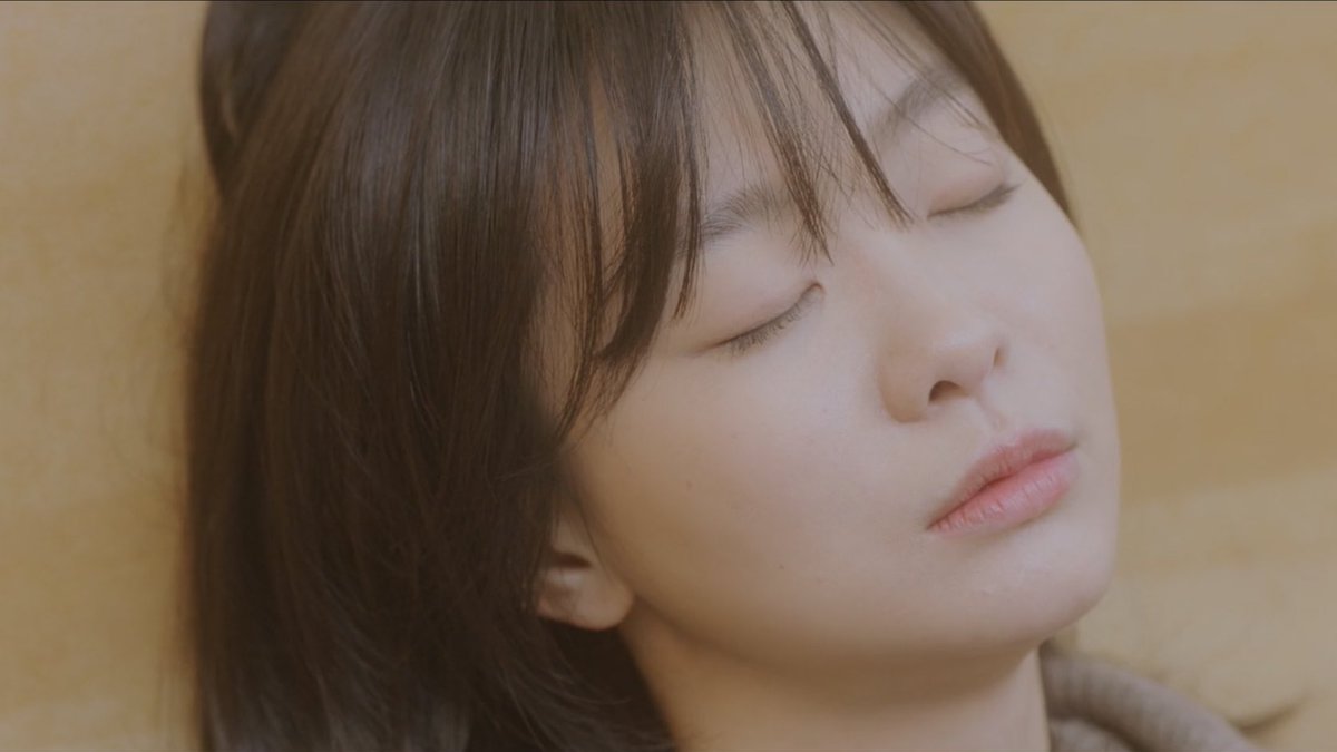 kimdamipics's tweet photo. the prettiest sleeper <3 https://t.co/g2fbrsxJ7r