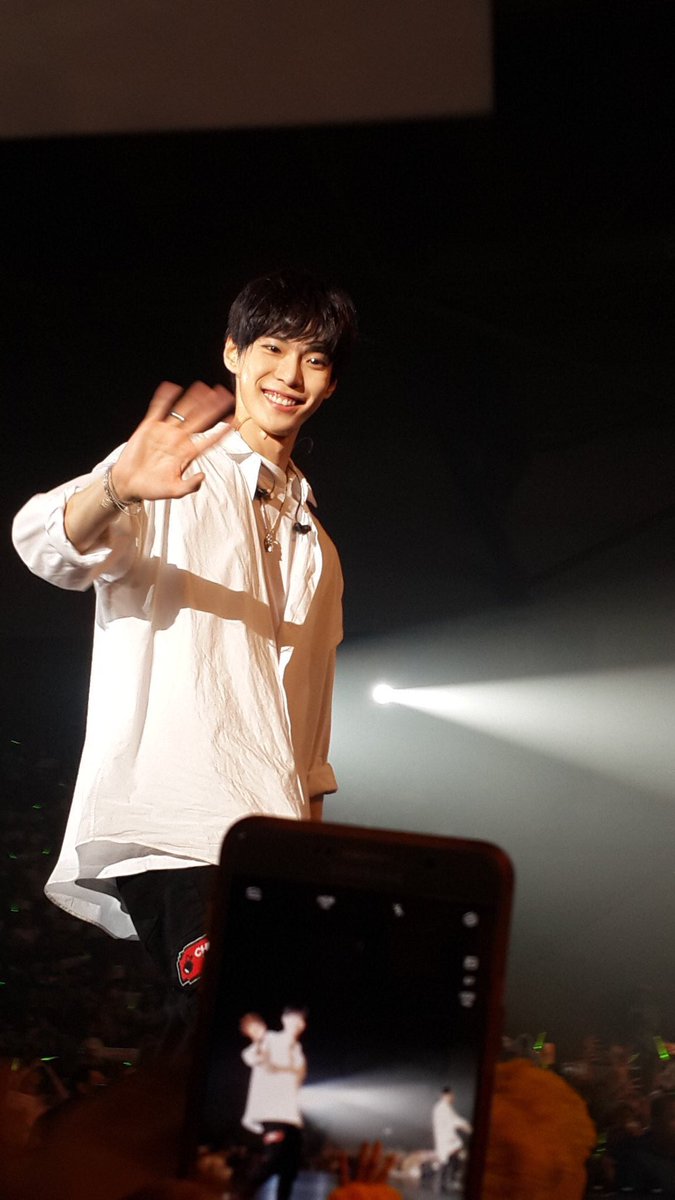 doyanday's tweet image. 근데 도영이가 정말 실물미남임..
김폰카레전드 도영이 사진만 16191910개잖어