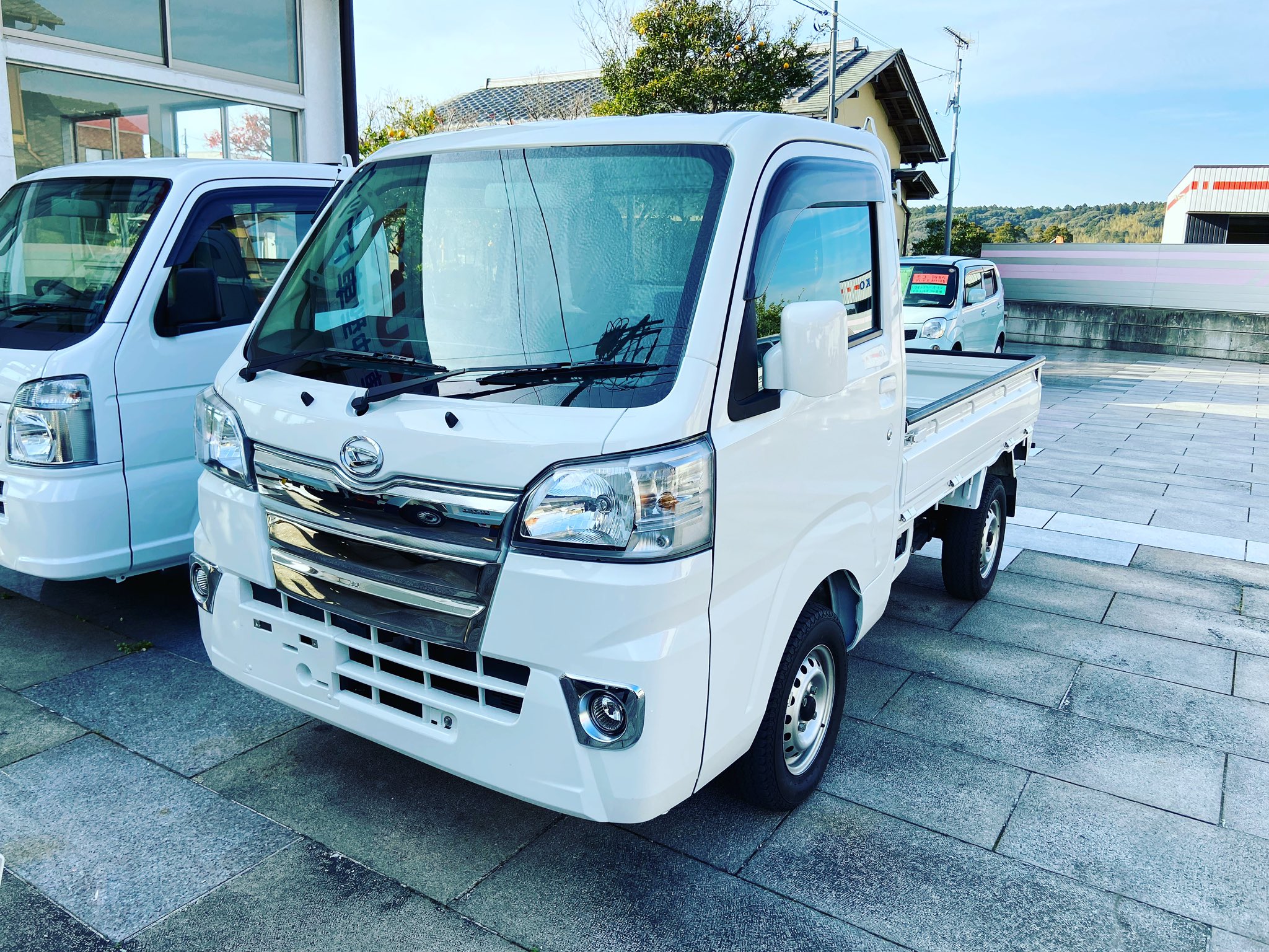 おっ母の軽トラ HINOのニトンページです♡ What the hell…?” “Welcome back. You've never looked better