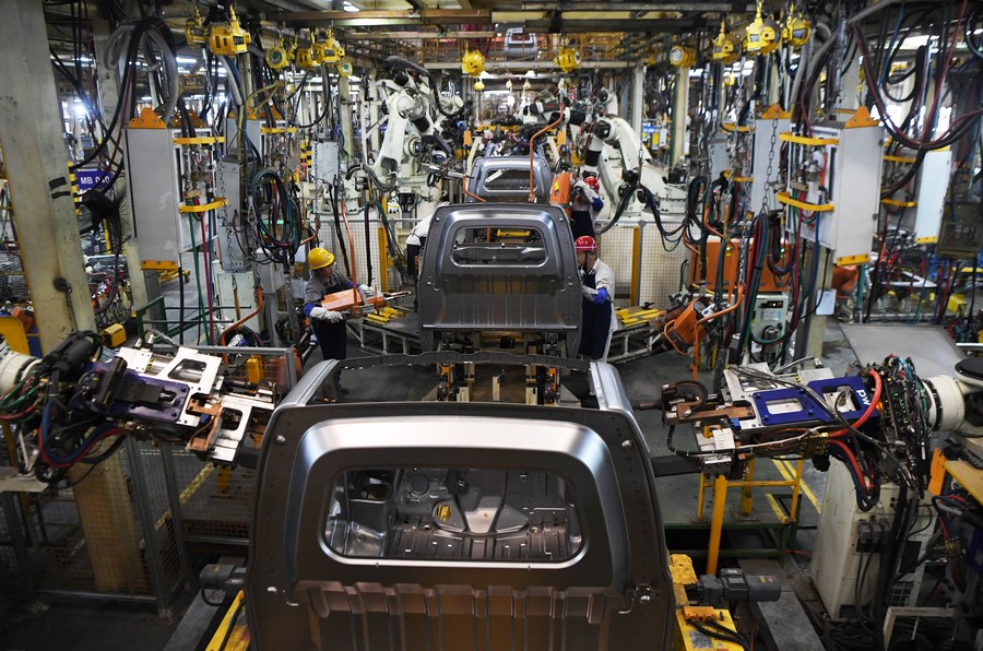 CGChinaInZurich's tweet image. China will see 70% of its major #manufacturing firms basically digitalized and networked by 2025, according to a development plan on #smart manufacturing. The plan states that all of China&apos;s manufacturing firms above a designated size will be #digitalized and networked by 2035.