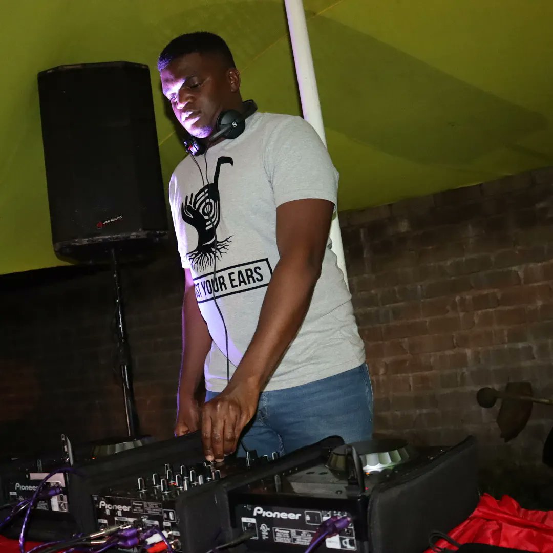 mkclivesa's tweet photo. Music 😊 I love deep house music🤞🏾😊 

#80smusic #love #NewYear2022 #djmixes https://t.co/MQDf3istl5