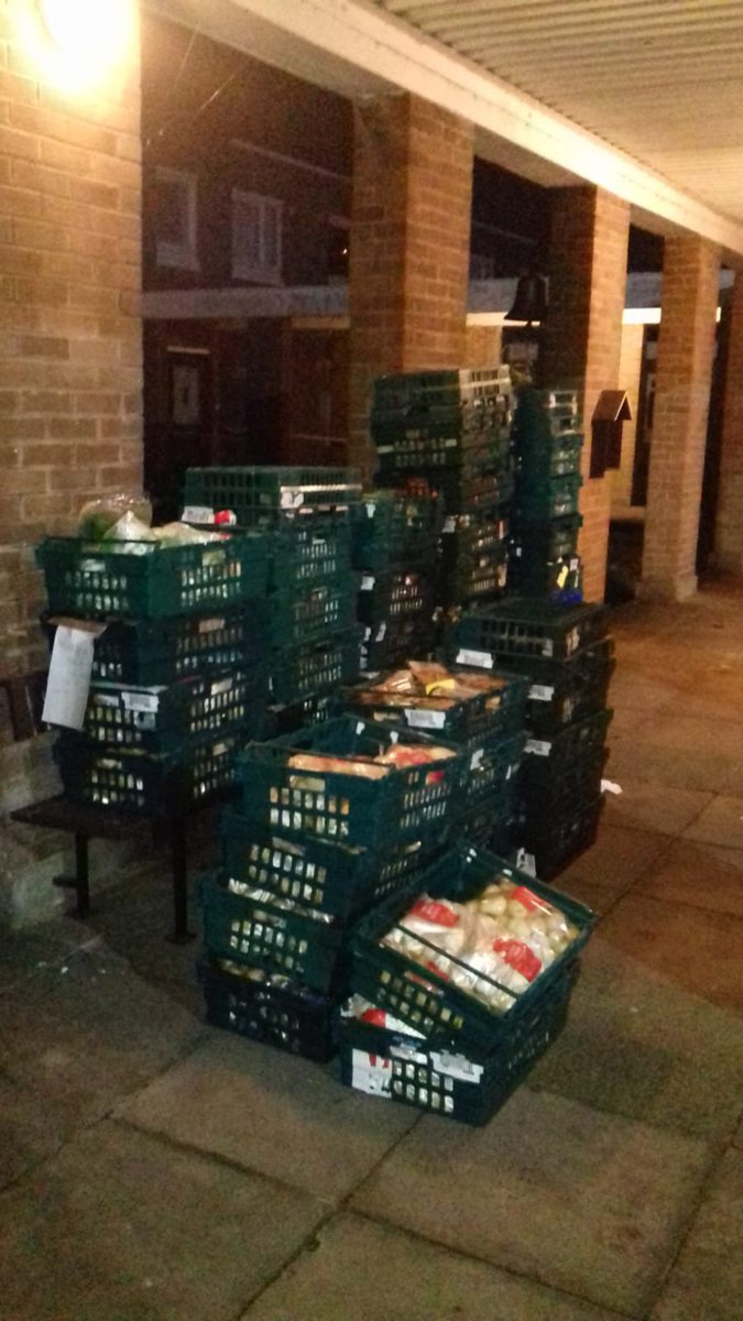 another huge delivery to St Gregory’s Chapel of food please can you spread word to come and share this amazing FREE food so it does not go to waste!!

They are open 10-12.15 - bring a bag and help us to utilise this wonderful food😃

Do your thing again Twitter Please RT👏🏻