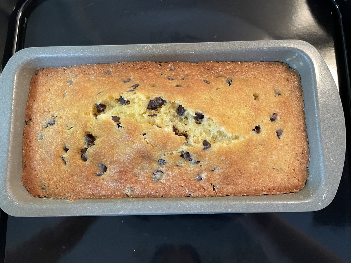 boningendiary's tweet photo. #チョコチップケーキ がいい感じに焼けました🔥
#homemade
#poundcakes
#chocochipcake
#homemadecakes
#パウンドケーキ
#ボーニンゲン
#きちやまきちこ。
#SNS映えしない
#ひとえに撮影者の腕の問題
#お菓子作り好きさんと繋がりたい https://t.co/IvGCDJCoLB