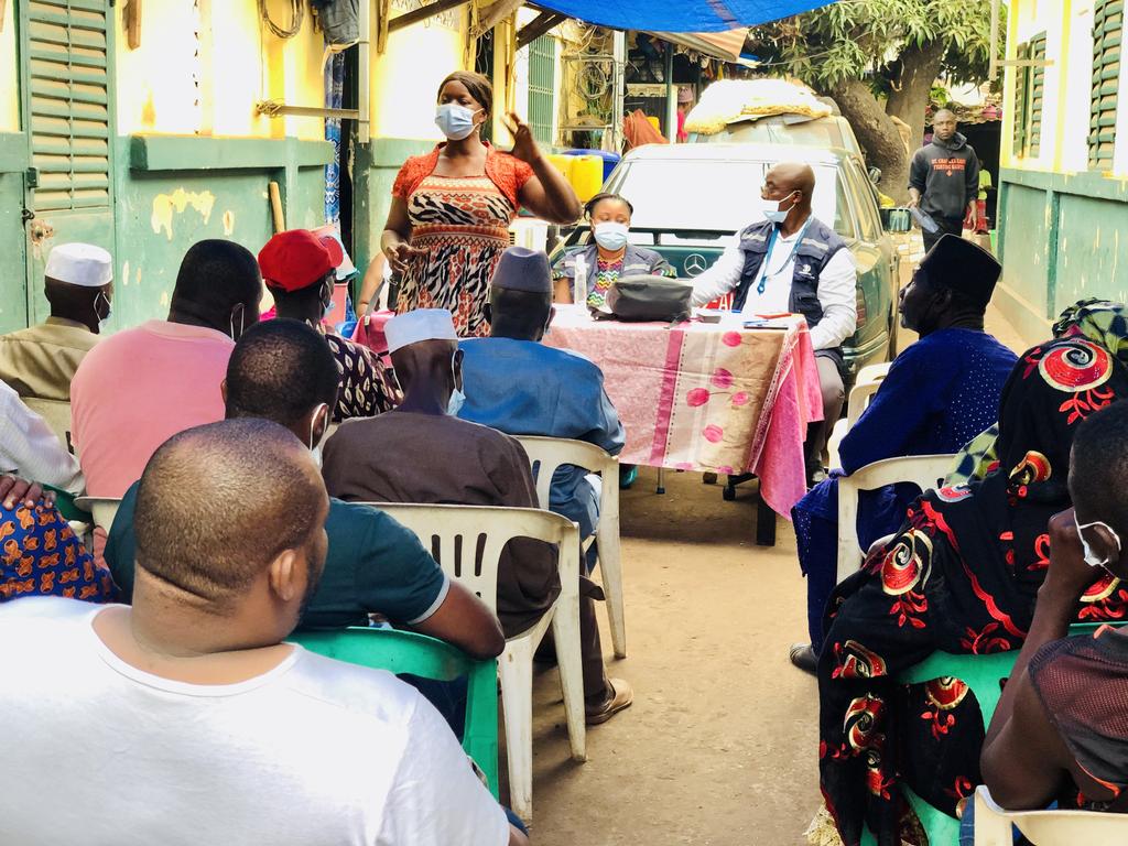 guinee_oms's tweet photo. #COVID19 : Dialogue communautaire couplé de la #vaccination au quartier #Kenien dans la commune de #Dixinn, #Conakry. @manenguc @WHO @anss_guinee @OMS_Afrique @Canada @gavi https://t.co/KWlAopCDwv