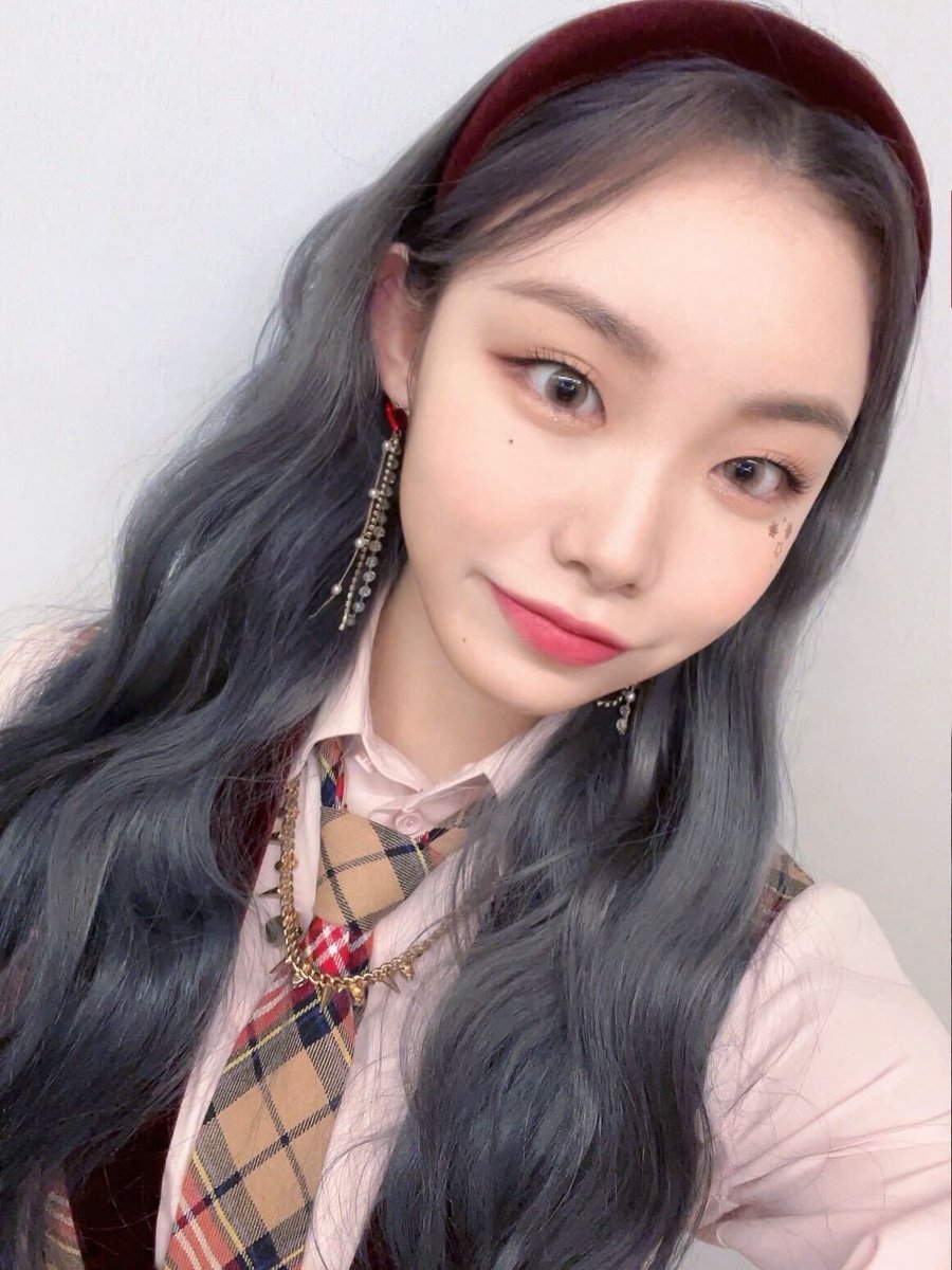 K_Culture_NOW's tweet photo. [📸비하인드 셀카 &amp; 콘텐츠 예고]
빌리의 스페셜 라이브와 함께한 크리스마스!🎄 모두모두 어떠셨나요?

그럼 크리스마스 받고 연말까지 가보자고🎉

잠시 뒤  저녁 7시, 빌리가 'snowy night' <고장난노래방>으로 돌아오니깐! 모두들 저녁먹고 딱 기다리기❤❤❤ https://t.co/7YaI13vB6P