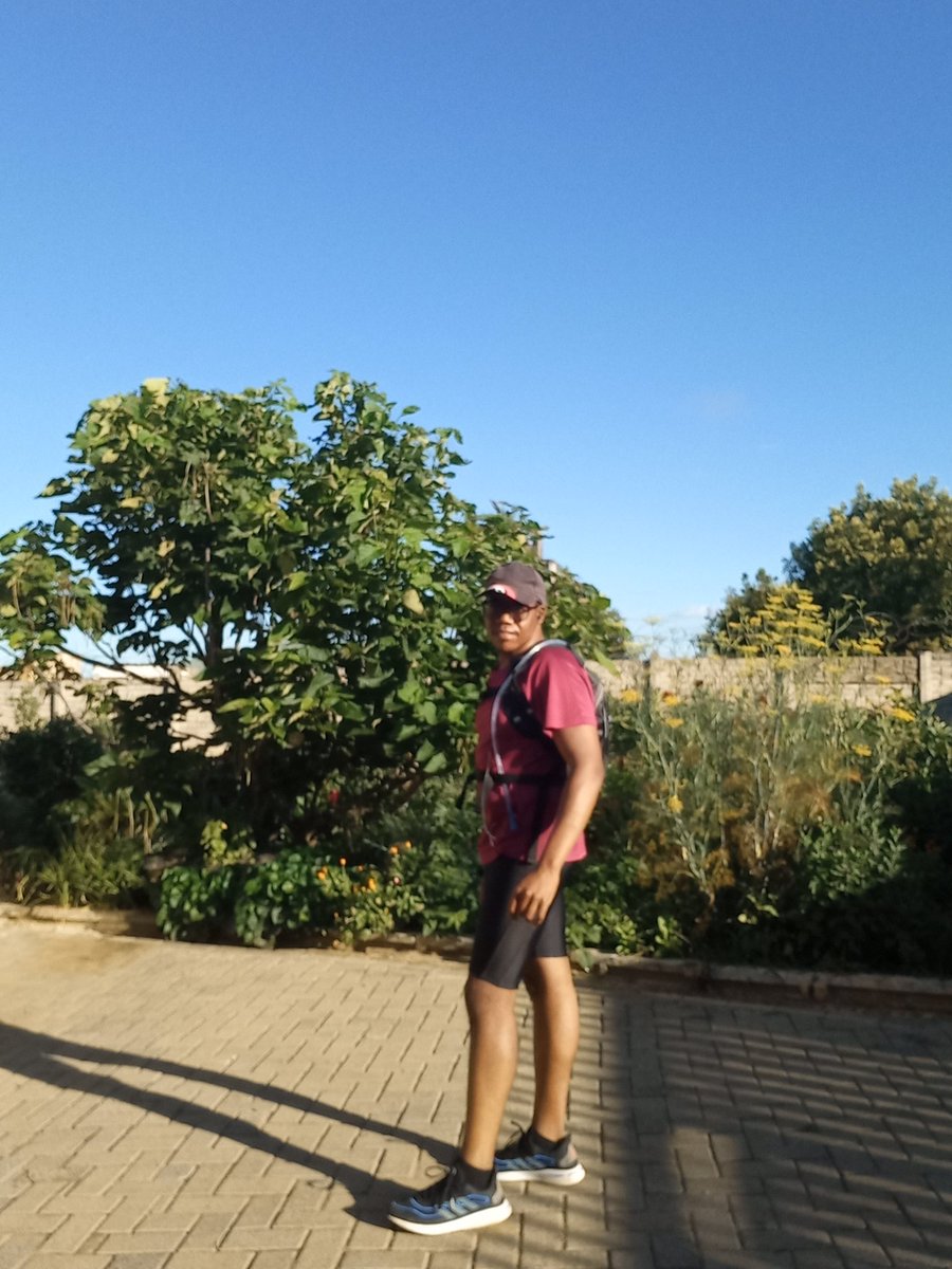 MohapiMokhosi's tweet photo. Day 29 of snow❄ global challenge. 300km for December complete, my 12th over 300km achievement for 2021 making it 12 out of 12😊🏃🏾🔥. #RunningWithTumiSole #RunningWithLulubel #FetchYourBody2021 #IPaintedMyRun #TSFestive50challenge #TSFestive50 @TotalsportsSA https://t.co/ApPPDxDBcg