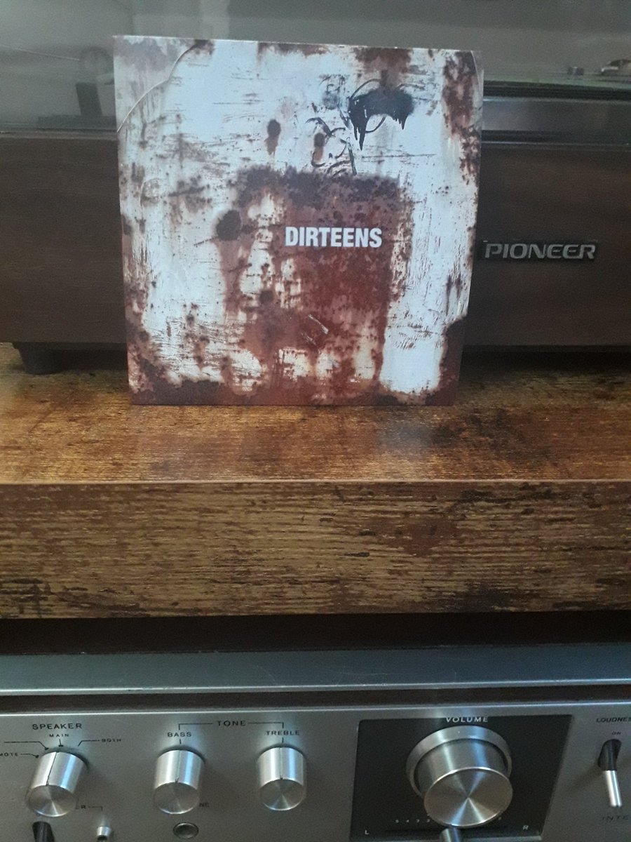 spenh01's tweet photo. Latest release from Mr. Crimson Bloom, Andrew Johnson. Great album which is well worth checking out along with the excellent review from Mr. Tanner #dirteens https://t.co/VDzAnyhD1f