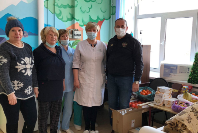 PavposRu's tweet photo. 27 декабря Общественная палата городского округа Павловский Посад провела Новогоднюю акцию в отделении сестринского ухода и в детской больнице ГБУЗ МО «Павлово-Посадская ЦРБ» 
#ПавловскийПосад #нашеПодмосковье  #общественнаяпалатапп #ОБПавловскийПосад #волонтеры #Даниловцы https://t.co/z8UbIH6CTA