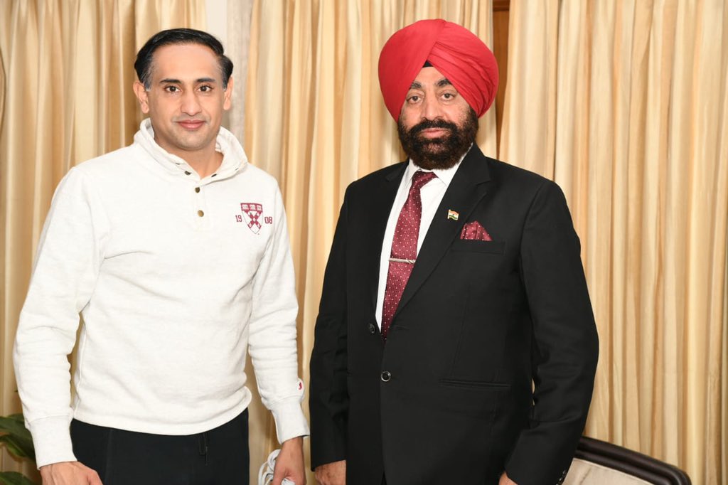 LtGenGurmit's tweet photo. Met Shri Rahul Kanwal @rahulkanwal, at Rajbhawan today. 

Shared fond &amp; Revered memories of Brig Gurmeet Kanwal. Had learnt immensely from Rahul's father.

@aajtak 
@IndiaToday https://t.co/jwF4SjQZ9H