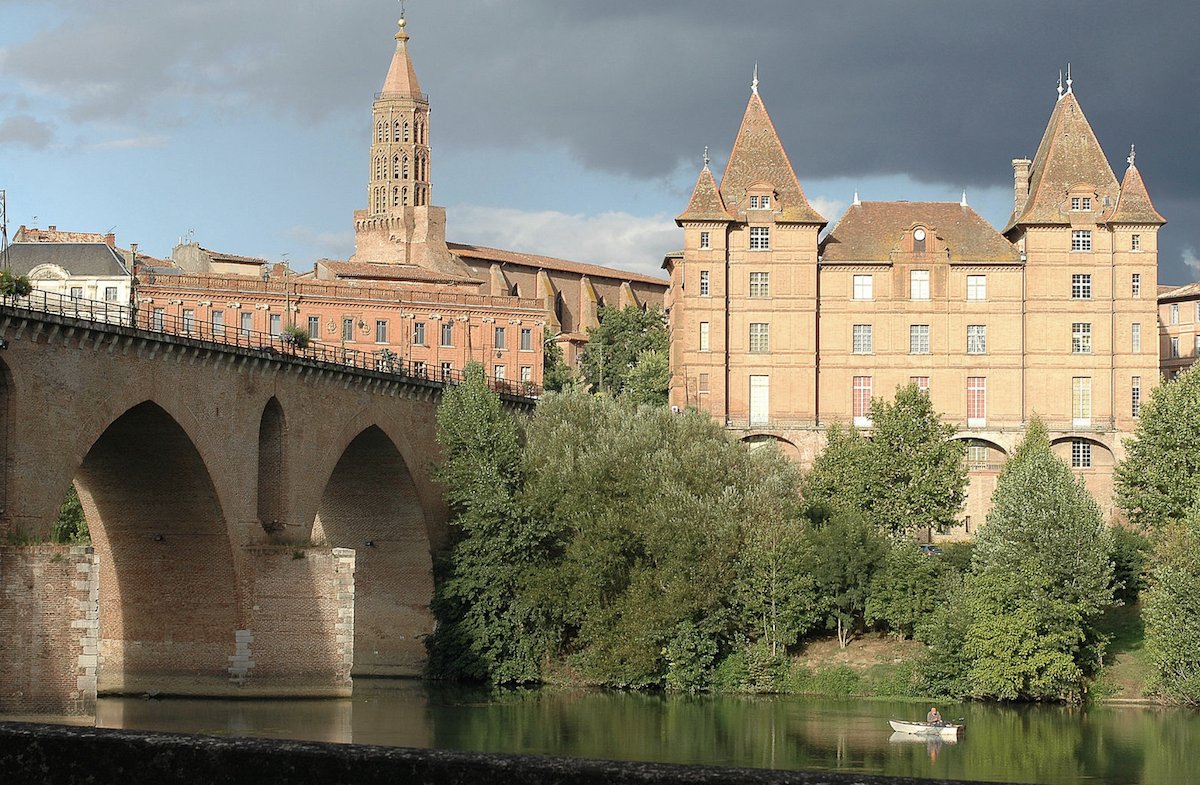 #Montauban : Comment se mobilise le <a href="/GrandMontauban/">Grand Montauban</a> pour accélérer la relance et accompagner la #transitionécologique, démographique, numérique et économique sur son territoire ? Réponse dans notre article. bit.ly/32swhKz <a href="/ThDEVILLE/">Thierry DEVILLE</a> <a href="/Prefet_82/">Préfet de Tarn-et-Garonne</a> <a href="/ademe/">ADEME</a>