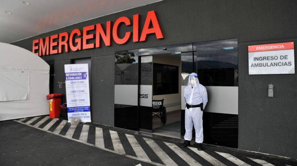 ecuavisa's tweet photo. 📢En Quito aumenta la demanda de pacientes covid en las salas de hospitales públicos ⤵️

📰La nota completa aquí ➡ https://t.co/QqeKAjU3Xp https://t.co/ndevDi8a5C