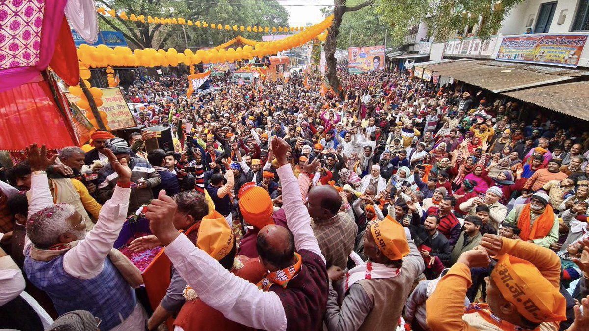 SeemaBjp4up's tweet photo. काशी की जनता ने ठाना है,
फिर एक बार भाजपा को लाना है!

#JanVishwasYatra https://t.co/sm1ZuFj6Nv