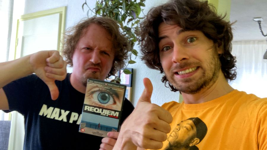 uitweb's tweet photo. Onze Ruud zou onze Ruud niet zijn als-ie niet meteen de handschoen had opgepakt, toen @Duimpjeworstels-gast Peter Scheffer (aka Retrogamepapa) zei dat-ie 'Requiem for a Dream' haat!
#ugenda #uitweb #uitagenda #nijmegen #cultuur #cultuurinnijmegen #podcast
https://t.co/K4SzEp8A0N https://t.co/74X1Upcpt7