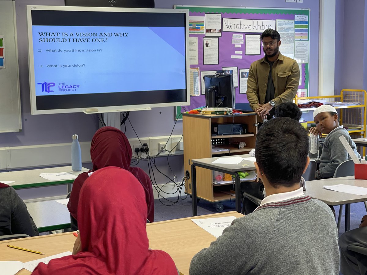 As 2021 draws to a close, here are some of our highlight achievements!
 
1) Initiated our framework for holistic development into seminars and workshops delivered in 12 schools and youth clubs across London. 

2) Seminars reached 400+ individuals from disadvantaged backgrounds