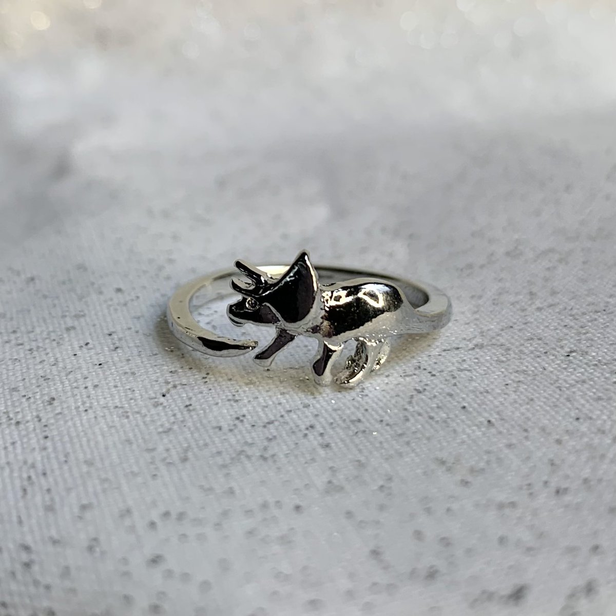 theburrowdesign's tweet image. 🦖🦴🦕🦖🦴🦕🦖🦴🦕🦖🦴🦕🦖

The “jurassic” ring collection! You can pick your favorite dino in my shop! All my rings are adjustable, one size fits most!

☄️ theburrowdesigns.com ☄️

🦖🦴🦕🦖🦴🦕🦖🦴🦕🦖🦴🦕🦖