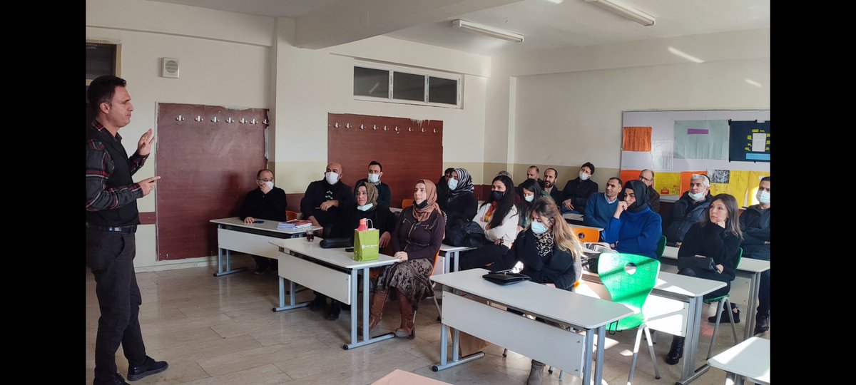 SamtiKur's tweet photo. @KarakopruM  @smdortaokulu 'nda öğretmenlere yönelik MTİ Toplantısı gerçekleştirildi. @tcmeb @nurcanonder @iloankara @Abdullah_Erin47 @metin_esen @sanliurfammem63 @NecatMelik @Mustafa68737381 @rcoban1990 @MuratYU12760366 @CumaELK6 @abdullahmeras @frkn_mslm https://t.co/xkIyJUf0gW