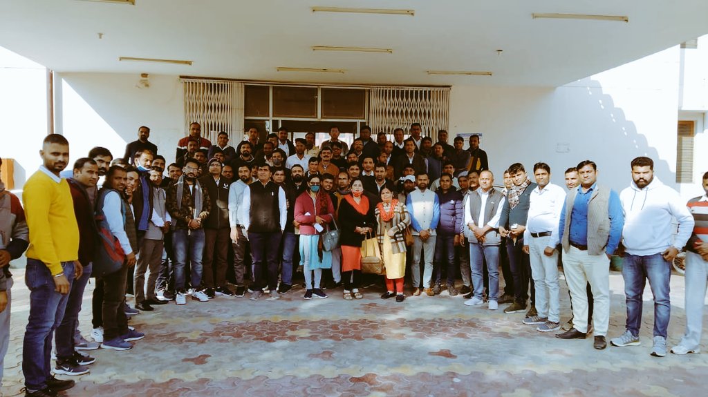 PRESIDENTBKN2's tweet photo. Rpsc 2015 के व्याख्याताओ के नोशनल लाभ के आदेश जारी करवाने हेतु आज एक दिन का सांकेतिक धरना,निदेशालय घेराव व रैली न��काली गई, उसके बाद संयुक्त निदेशक श्री वाजपेयी जी से वार्ता हुई। उन्होंने जल्द सकारात्मक कार्रवाई का भरोसा दिलाया। @DrBDKallaINC @kana_ias @artizzzz @GovindDotasra https://t.co/jhJnB45PeV
