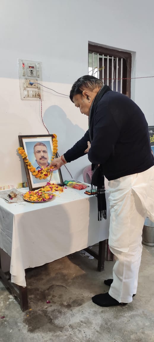 DeepakSinghRSS1's tweet image. एक ये समाज के विधायक जो पार्टी लाइन से हटकर पप्पूदेव की हत्या की जांच की मांग कर रहे है एक दूसरी और सत्ता में बैठे समाज के सांसद और विधायक मौन हैं कही पर्टी से बाहर न कर दिया जाए @ajeetsharmainc @girirajsinghbjp @ChandanSinghMP @_vivekthakur @LalanSingh_1 
#JusticeForPappuDev