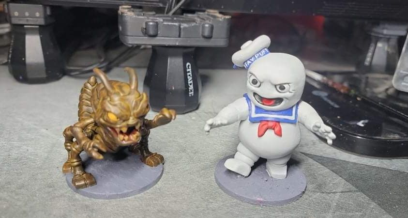 This Gruesome Twosome is ready for action!! Gorgeous paint jobs by Frank Cachioli. 👻 

#Ghostbusters #MeninBlack #BoardGames #Miniatures