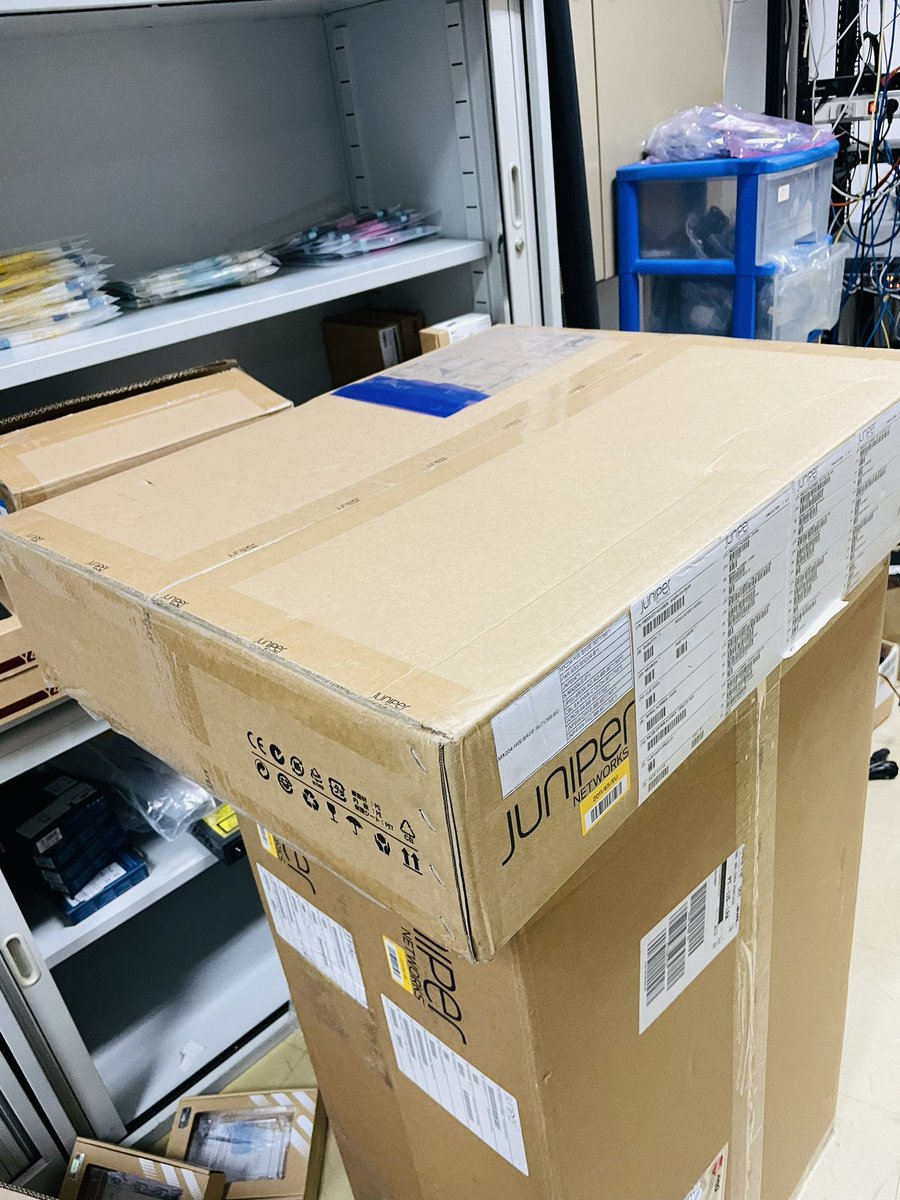 nvieirapt's tweet photo. Moar toys #juniper #PTX10001 and #MX204 https://t.co/Opw5bW1QvX