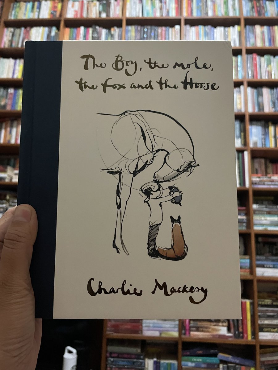 retnohera's tweet photo. Hari ke-5, sedikit lelah membaca... jadi pilihan bukunya yang ringan2 saja. #illustratedbook 
#theboythemolethefoxandthehorse

29 Desember 2021

#SehariSebuku hosted by @iniakunmrc https://t.co/K1kE9U5fwZ