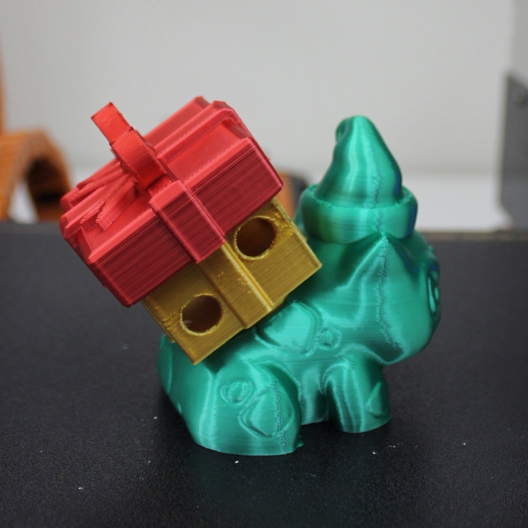 3D Printed Bulbasaur: Christmas Edition 🎄🎁😀 

🧊 Model available on <a href="/Thangs3D/">Thangs3D</a> 

🎥 Timelapse: youtube.com/shorts/7dLHcFK…

#3dprinting #bulbasaur #Pokemon #Christmas