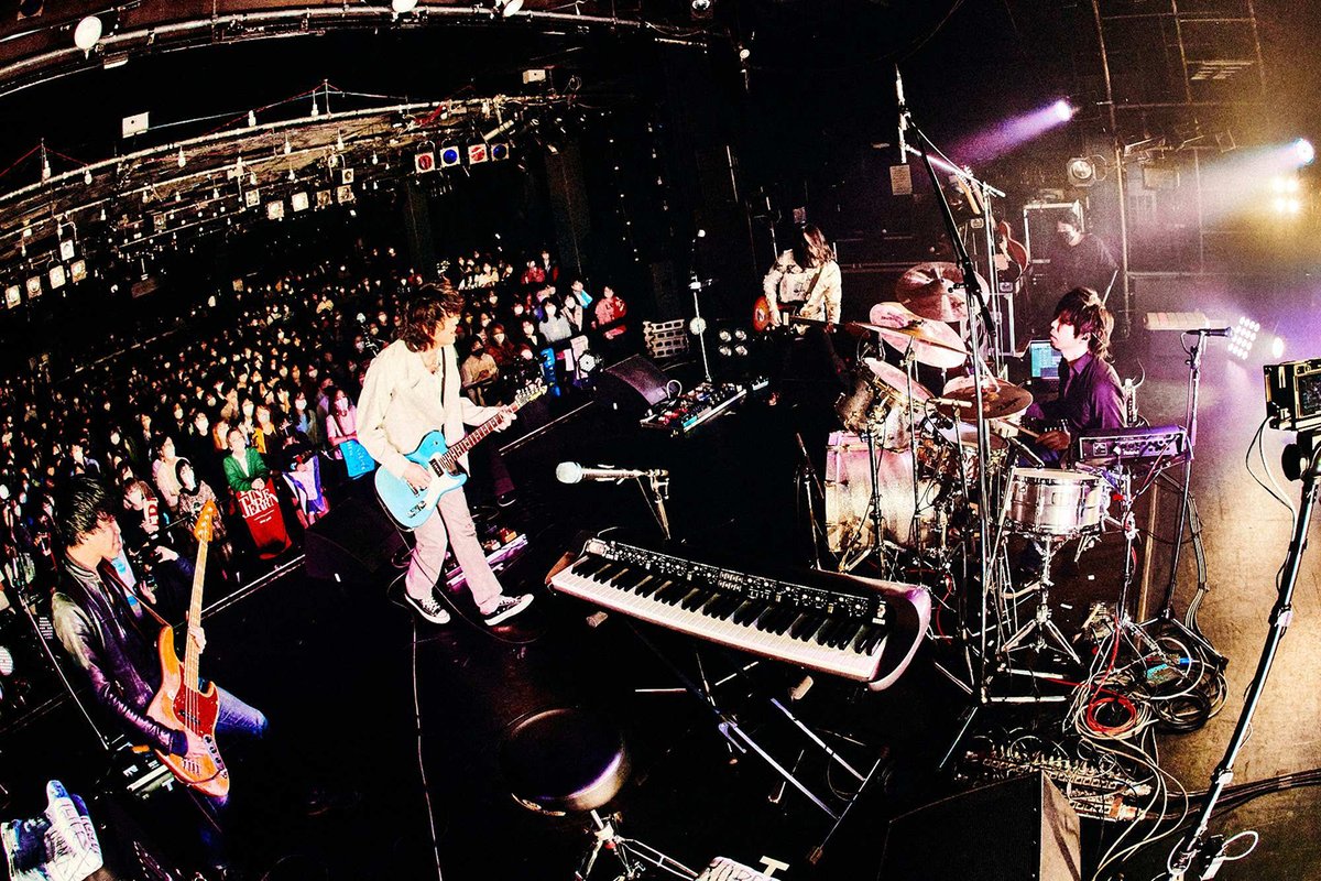 sensajp's tweet photo. 【#ライブレポート】
『A Dream Of Dreams』圧巻のフィナーレ！──LAMP IN TERRENという光が照らした未来

🔗https://t.co/Mnbhatvq4y

#LAMPINTERREN #テレン #ライブレポ #SENSA https://t.co/THXJhfKDMP
