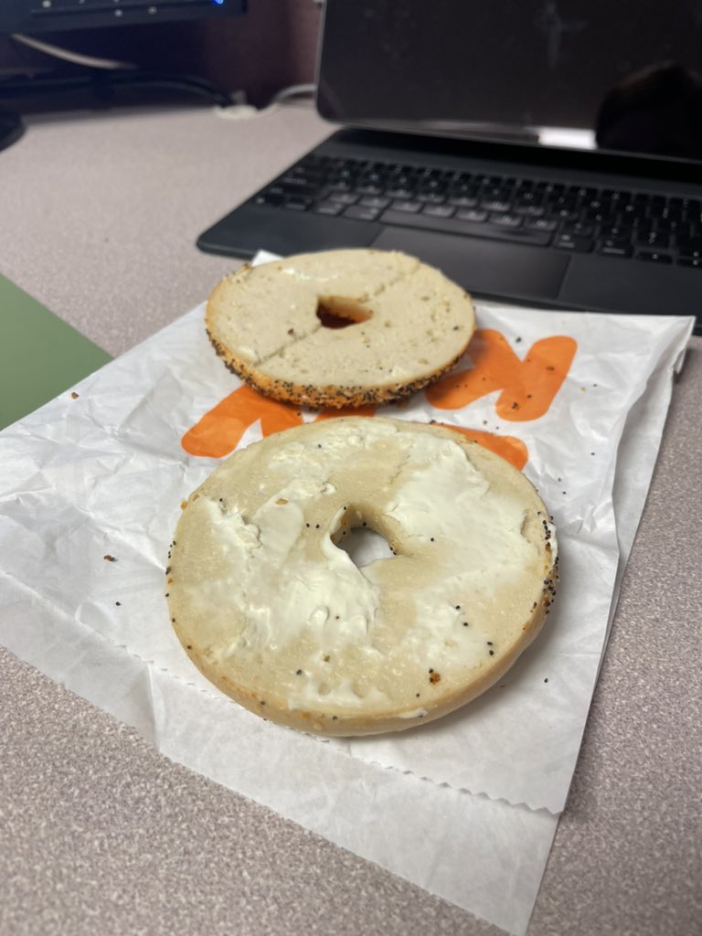 torbitkaitlin's tweet photo. i’m breaking up with dunkin donuts, this is the stupidest thing i’ve ever seen https://t.co/rqznkcTgRu