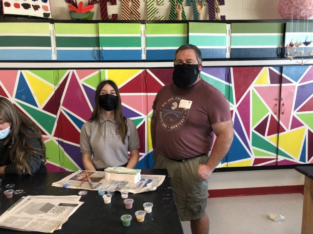 VizAcademy's tweet photo. Our 7th-grade parents were invited into class for a Pottery Painting Extravaganza earlier this month! They assisted their daughters during art class in glazing their beautiful ceramics pieces. The girls also shared their work on Egyptian sarcophagi!
#pottery #artclass #vizpride https://t.co/3Q7M1zGCLV