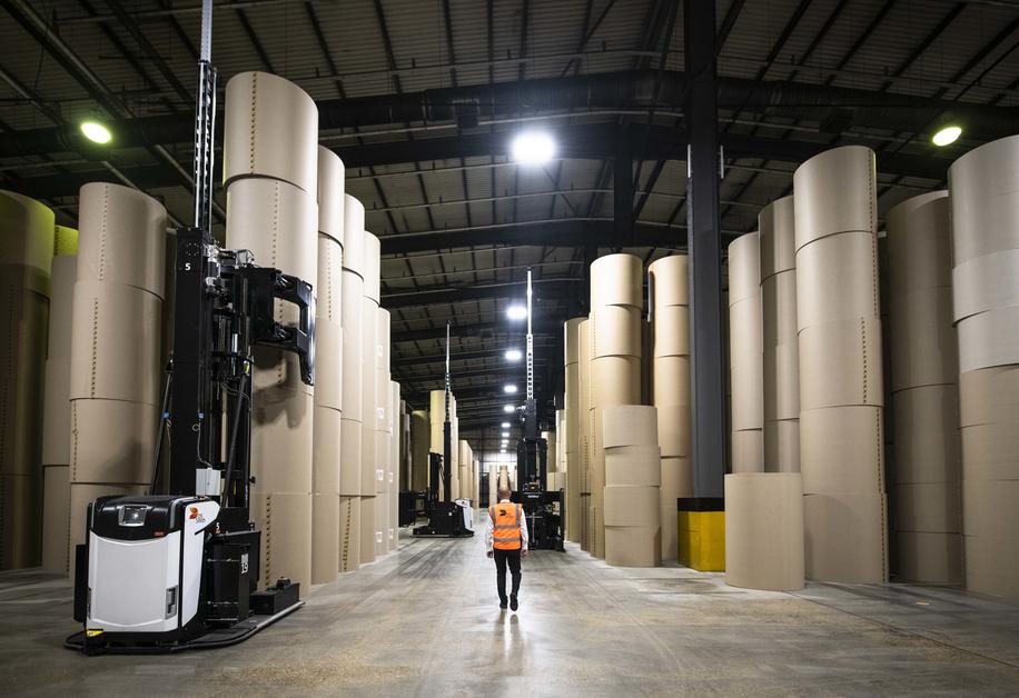 In our largest mills, we can input up to 3000 tonnes of cardboard a day to fuel our papermaking processes. 
See how it’s made: https://t.co/DzFaWllBxI https://t.co/BFiJNqzXC5