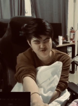 v33w1s3's tweet photo. protect this cutie at all cost!! https://t.co/92Urq5yMIE