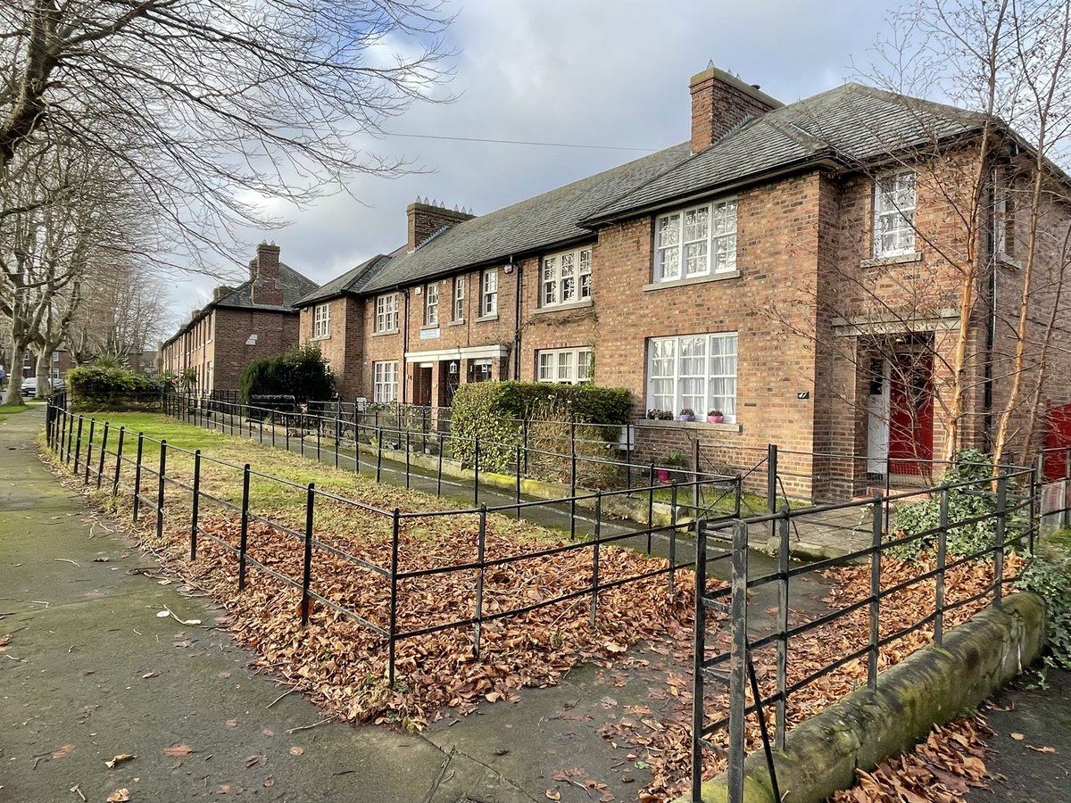 robertburns73's tweet photo. The ‘garden cottages’ in Iveagh Gardens in Crumlin comprise of 136, 2-storey, 4-5 room houses built 1926-36 by the Iveagh Trust, &amp; designed by architects O’Callaghan &amp; Webb.

Practical, attractive housing, with beautiful green spaces &amp; trees, a development well ahead of its time. https://t.co/huAxRFiGzd