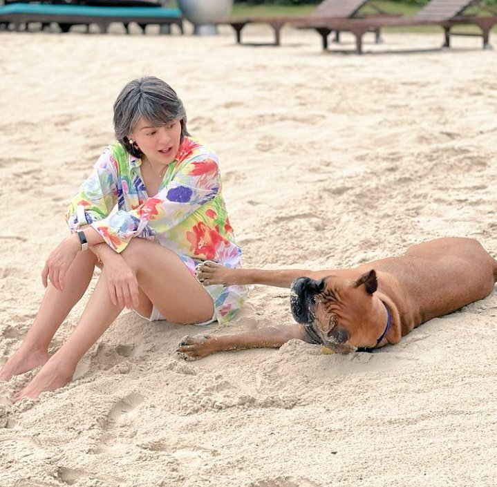 leaxdawnvisuals's tweet photo. Furmom @DawnZpost with Blanche ♥

Sa last photo, parang nag-uusap sila 😂 🐶 https://t.co/jiVgcPYrk2