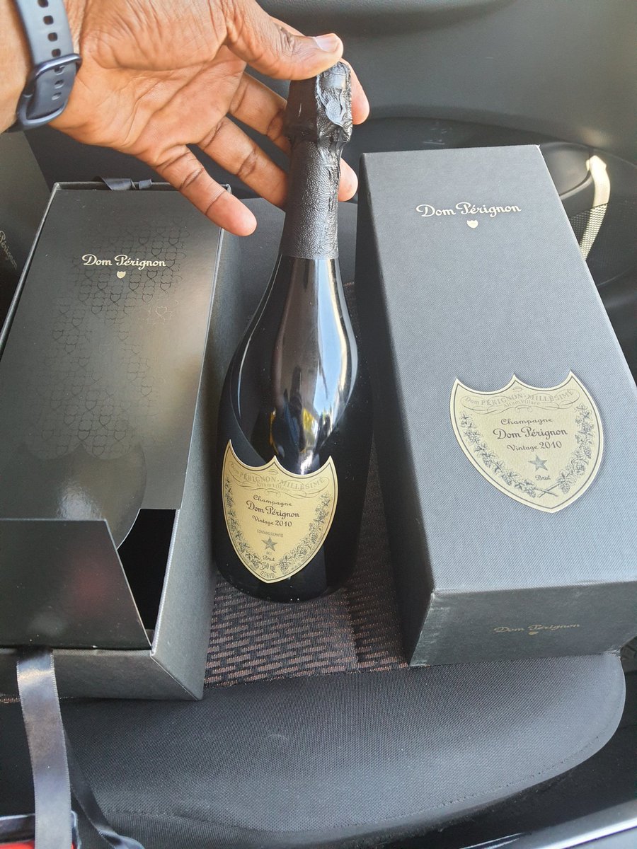 abubam_exec's tweet photo. Life is not about expecting, hoping and wishing, it's about doing, being and becoming. I will be celebrating my 2021 wins in new year's eve by myself since this would the 1st new year's eve without my family. 🙌 #dom_perignon Happy New Year #MerryChristmas #NewYearsEve https://t.co/tRDfDWF6ps