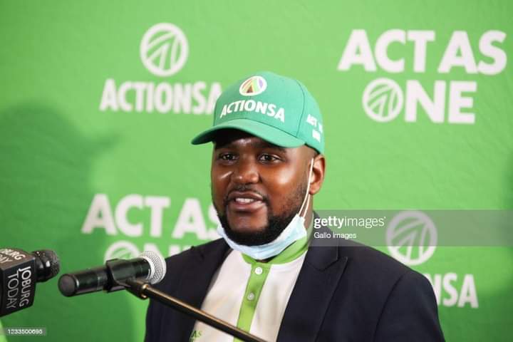 LincolnMachaba's tweet photo. #ActionSAProject2024 🇿🇦

If you looking for a Leader that focuses on Interests of a particular clique or grouping,

Then sorry, I AM NOT YOUR MAN 🤷🏽‍♂️

But if you looking to fight for ALL South Africans,

THEN COUNT ME IN AS YOUR MAN 💚🇿🇦
#PutSouthAfricaFirst 
#GatvolWithPolitics https://t.co/Gryzs2mObK