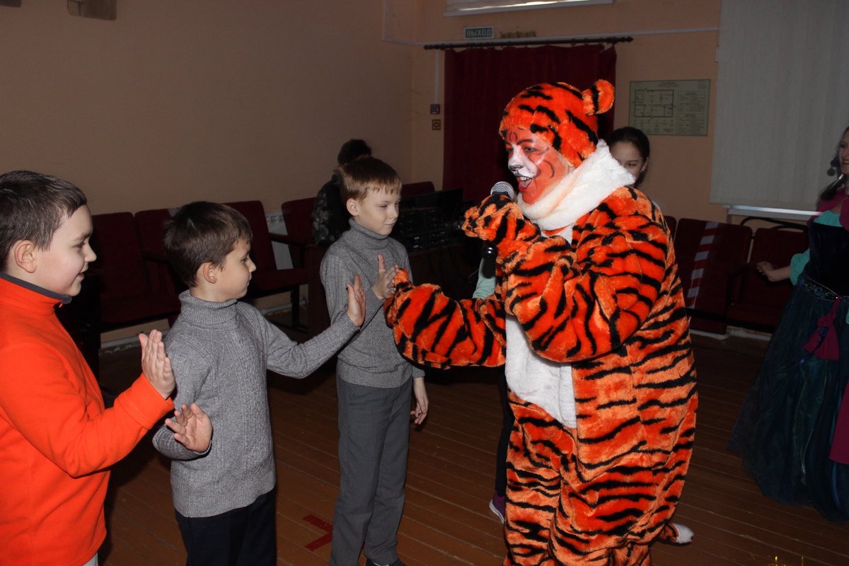 Рады были видеть на нашем празднике учеников 3 «В» класса Образовательного центра «Южный город»🎄🎄🎄 Благодарим <a href="/KildyushkinVM/">Владимир Кильдюшкин</a> за сотрудничество с МБУК КДЦ «Самарский» с.п. Лопатино 🤝

<a href="/Volzhsky_adm/">Администрация Волжского района</a> <a href="/splopatino/">Жуков Владимир</a>