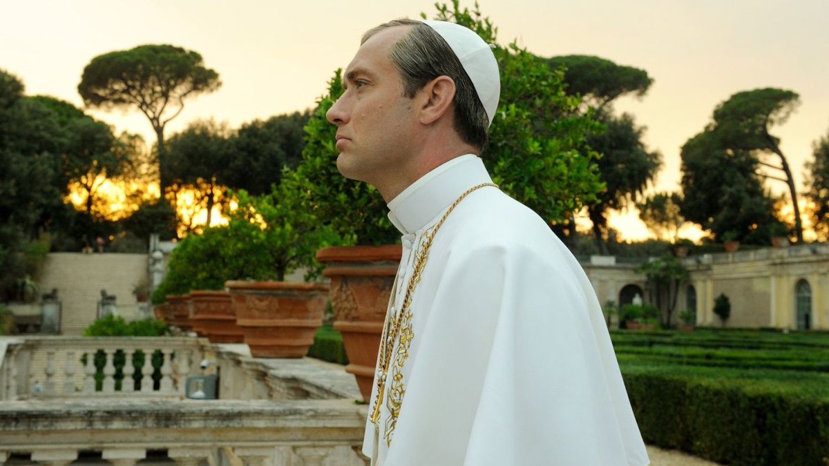 welovecinemafr's tweet photo. Il a tourné avec des réalisateurs tous plus prestigieux les uns que les autres : Paolo Sorrentino, Guy Ritchie, Steven Spielberg, David Cronenberg, Sam Mendes... Et il n'est pas près de s'arrêter ! 

Pour vous, #JudeLaw, c'est avant tout quel rôle ? 👀 https://t.co/K8t6BV09gC