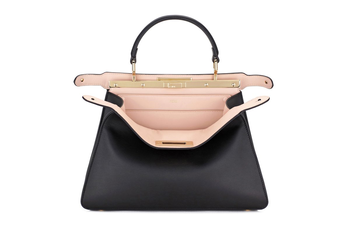 AeroportidiRoma's tweet photo. #adv
Scopri la splendida collezione FW2122 di #Fendi nella boutique del #taxfreemall nell’#areaE dell’aeroporto di #Fiumicino e fai shopping #senzaIVA del 22% se parti verso un Paese #ExtraSchenghen. Puoi anche consultare la Luxury Guide su https://t.co/ULmVrZJTty
📷 credit Fendi https://t.co/tWPQMatQgj