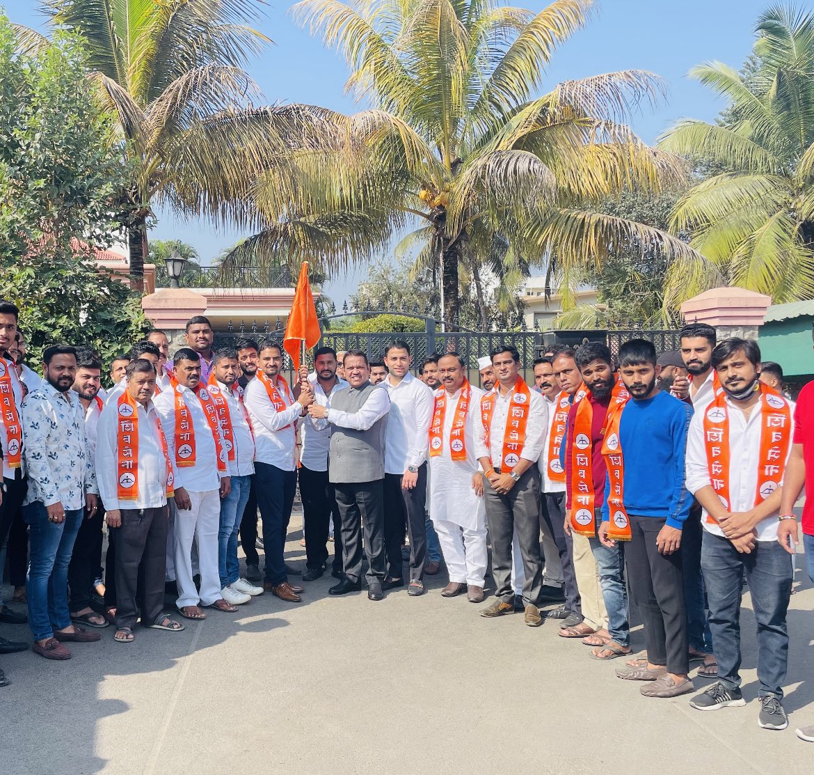 वाकड,विनोदेवस्ती,थेरगांव येथील युवा कार्यकर्त्यांनी <a href="/MPShrirangBarne/">Shrirang Appa Barne</a> व पिंपरी चिंचवड युवा आधिकारी <a href="/VishwajitBarne/">Vishwajit Shrirang Barne</a> यांच्या उपस्थित युवा सेनेत प्रवेश केला.<a href="/IMyuvasena/">Yuvasena</a> <a href="/ShivSena/">Shiv Raj</a> <a href="/AUThackeray/">Aaditya Thackeray</a> <a href="/OfficeofUT/">Office of Uddhav Thackeray</a> <a href="/AhirsachinAhir/">Sachin Ahir</a> <a href="/rautsanjay61/">Sanjay Raut</a> <a href="/SardesaiVarun/">Varun Sardesai</a>