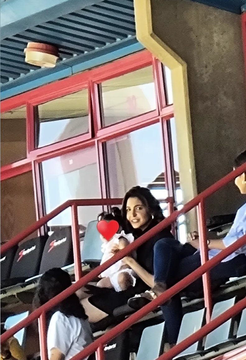 RazeenGutta's tweet photo. Vamika is in the stands with mum @AnushkaSharma supporting dad @imVkohli as he bats in Centurion 🥺😍 #virushka #savind #betwaytestseries #viratkohli #anushkasharma #vamika https://t.co/gaeJ9uqUPK