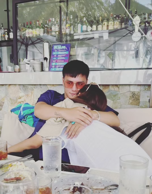 gorglala's tweet photo. I could spend the whole day hugging you.💜
@iamAndalioLoisa @iamr2alonte https://t.co/2YGRDizbLO