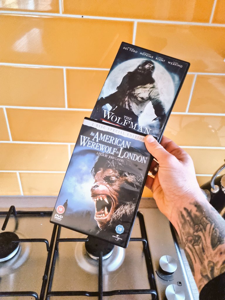 cumbianmarra's tweet photo. Which one is better #Americanwerewolfinlondon or #thewolfman #question https://t.co/eUQYH45cBA