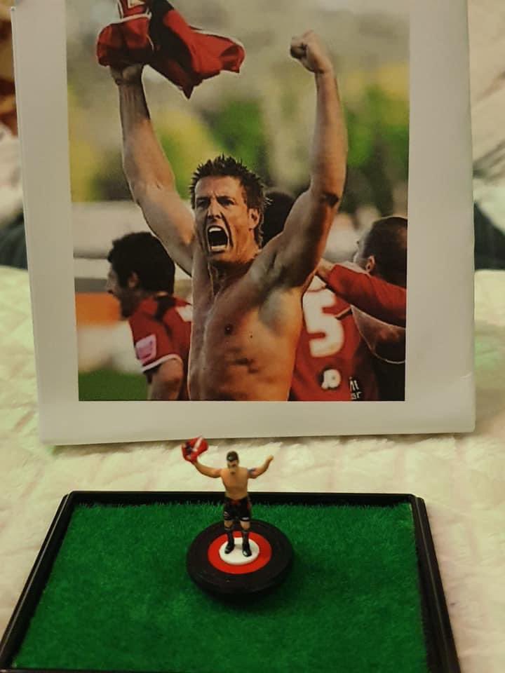 Jimmyredknapp's tweet image. Can’t believe it’s been a year since I smashed #christmas2020 with this @SteveFletcher33 celebration for @carolcherries12 from @watsthebull now pride of place on the shelf.