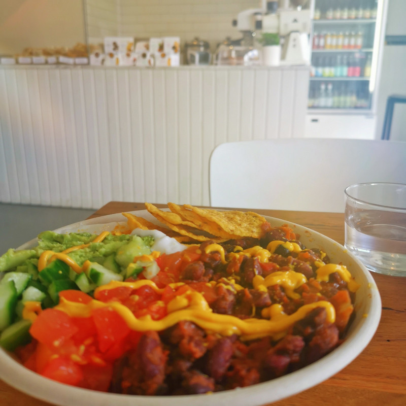 Who else has started pre loading carbs in time for New Years? Nacho bowls for the win! 

#IVWT #VeganNachos #VeganBowl #VeganNachoBowl #PreLoadCarbs #VeganCarbLover