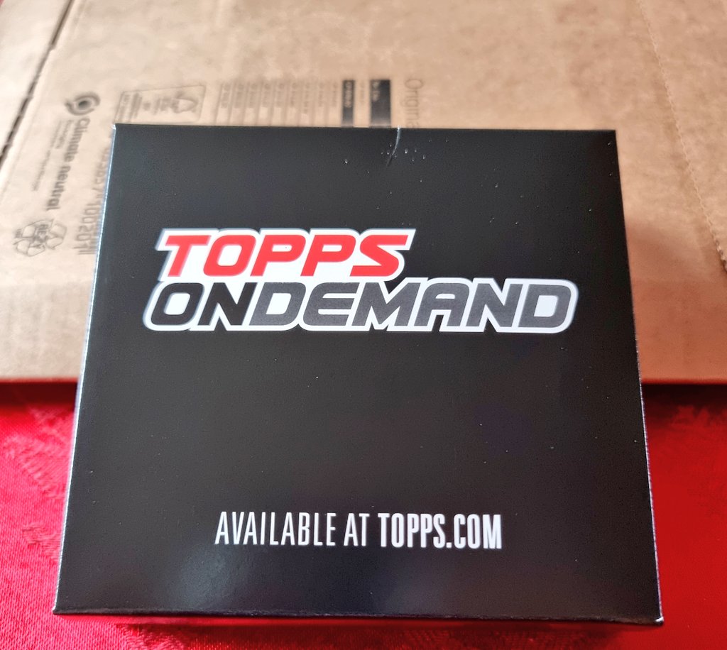 GBTCards's tweet photo. I just had the Bundesliga on demand update set delivered. Thank you @Topps_UK . Another super looking set of cards, and a numbered parallel out of 5. 👌 #footballcards #topps #Bundesliga https://t.co/QVZ6oxYKQ4