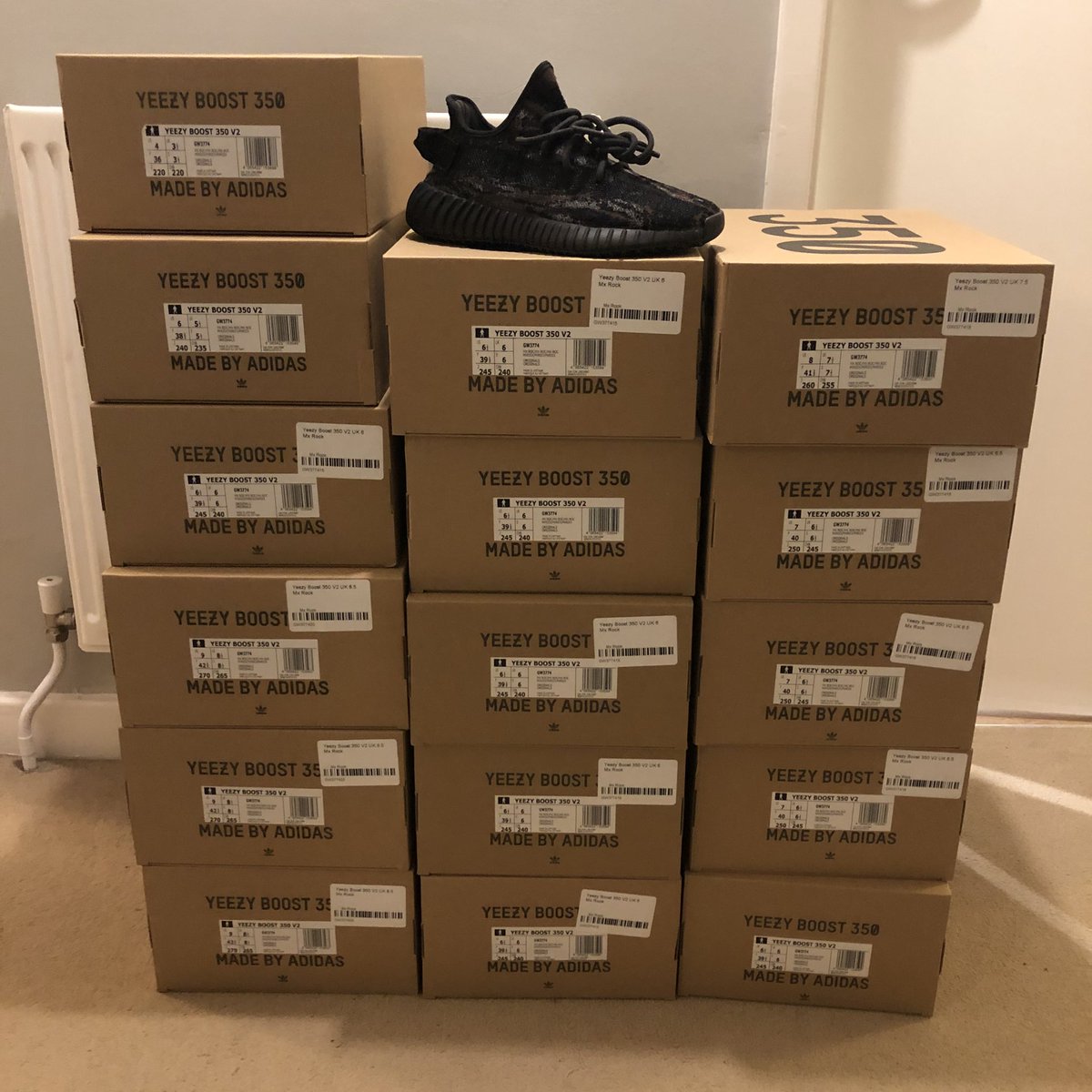 tedresell's tweet photo. From last week:
Ended with 28 pairs (lots not pictured) mostly bae, all sold.  

All with @FlareAIO &amp; @FlareRaffles https://t.co/q0KOMEhqnE